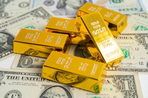 أسعار الذهب تتراجع بضغط من ارتفاع الدولار