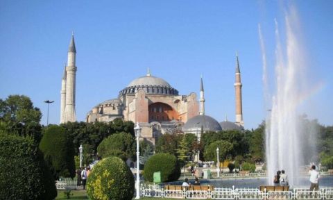 ضباط إسرائيليون يفتحون نار ألسنتهم من أمام وزارة الدفاع