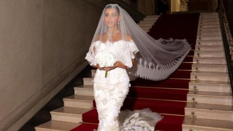 الدكتورة يومي بفستان زفاف من توقيع دار Dolce & Gabbana