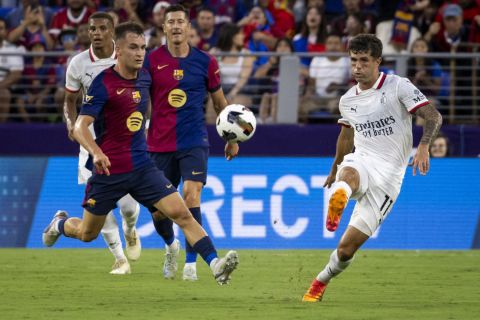 صراع ثلاثي على نجم برشلونة: أندية أوروبية كبيرة تستهدف كاسادو