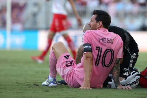 ميسي يغادر مباراة كأس الدوريات مصابًا..قلق يسيطر على إنتر ميامي