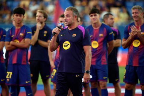 برشلونة يضع خطتين لحل أزمة تسجيل اللاعبين