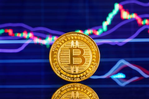 بيتكوين ترتفع قرب 113 ألف دولار مع خفض الفائدة