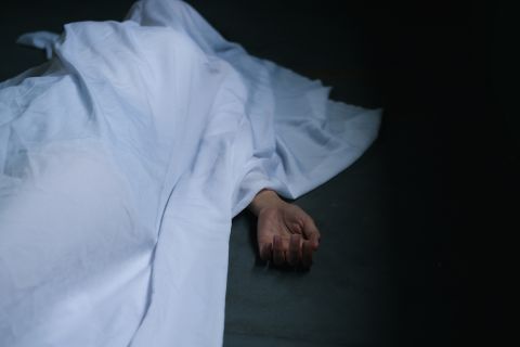  العثور على جثة امرأة مقيدة بسلاسل تحت الماء