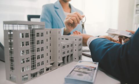 بعد نكسات متتالية.. ماسك ينجح في إطلاق أضخم صاروخ 