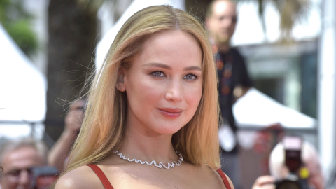 جينيفر أنيستون تؤكّد علاقتها بجيم كيرتس بصورة حميمية بمناسبة عيد ميلاده