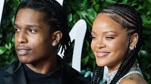 ريهانا تستقبل طفلتها الثالثة وتكشف عن اسمها الممّيز