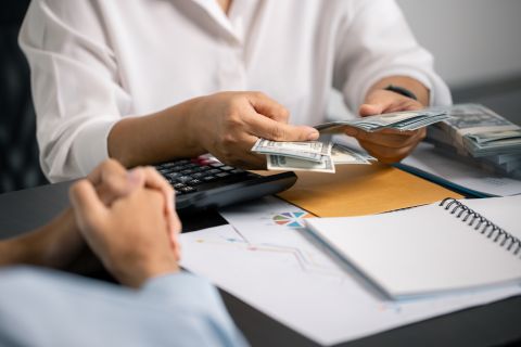 العراق: تأخير الرواتب قد يصبح عادة شهرية