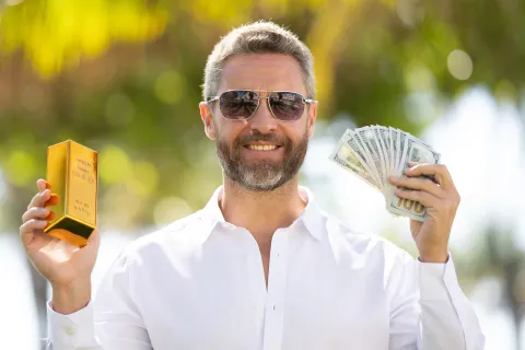 أسعار الذهب ترتفع في ظل تراجع الدولار