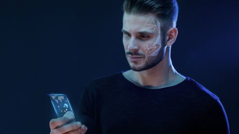 كيف تعرفين أن رجل برج الثور معجب بكِ؟