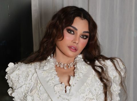 هيفاء وهبي تطلق الغلاف الرئيسي لألبومها المنتظر 