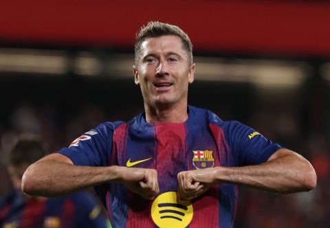 قبل الكلاسيكو..مركز ليفاندوفسكي الأساسي في برشلونة على المحك