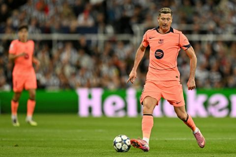 صدمة في برشلونة..إصابة ليفاندوفسكي وغيابه عن الكلاسيكو أمام ريال مدريد