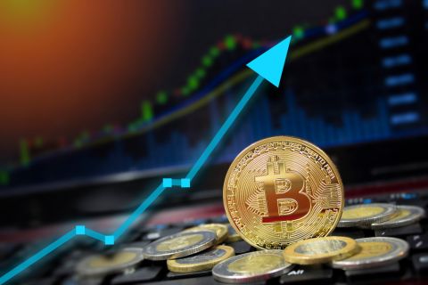 Bitcoin breaks a new record, hits over $125,000