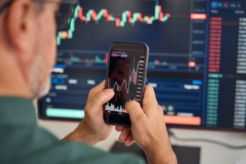 ملياردير يحتيال بـ14 مليار في العملات المشفرة