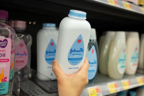 مليار دولار.. تعويضاً لأسرة امرأة توفيت بسبب 