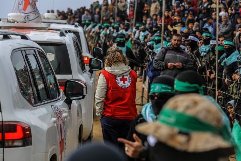 حماس تنشر قائمة بأسماء الرهائن المفرج عنهم من غزة