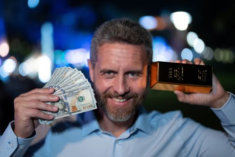 لأول مرة..الذهب يتجاوز 3900 دولار