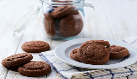 كوكيز الكاكاو: الحلويات التي تضيف البهجة لشجرة الكريسماس