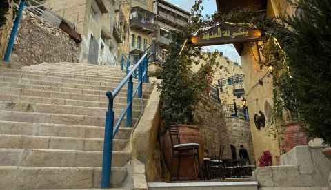 مطعم وكافيه بلكونة المدينة… وجهة سياحية تراثية في السلط