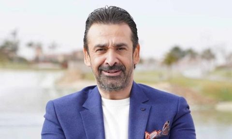 لحظة مرحة بين كريم عبدالعزيز و