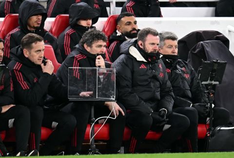 نقطة الانهيار: أسطورة ليفربول يتوقع رحيل صلاح في يناير بعد تهميشه من سلوت