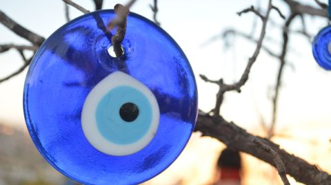 بالفيديو: طقس هندوسي غمس قدم الرضيع في 