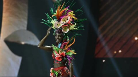 فيديو: ملكة جمال تتعرض لإصابات خطيرة بعد سقوط مروع