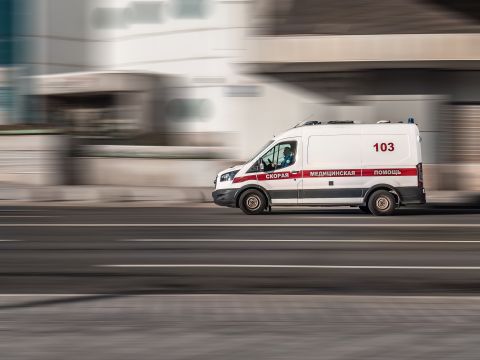 فيديو كارثي: تدخين الأرجيلة داخل إسعاف في سوريا