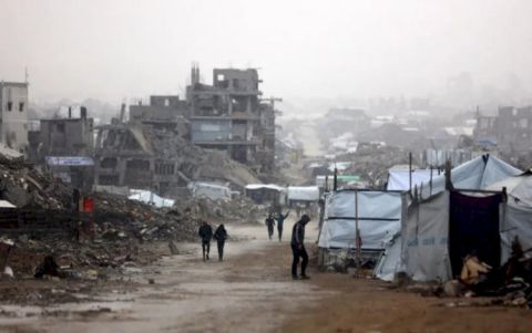 كارثة في غزة.. قصف إسرائيلي عنيف وسيول تغرق خيام النازحين