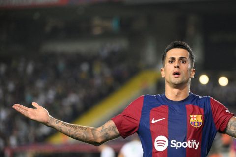 بعد رفضه عرض إنتر..تفاصيل عودة كانسيلو إلى برشلونة على سبيل الإعارة