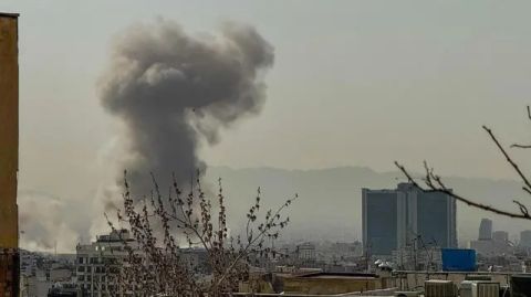 آخر تطورات الحرب الإيرانية.. ضربات عنيفة وردود متوالية