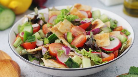 فتوش رمضان… طعم منعش لا يكتمل الشهر المبارك بدونه