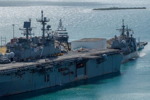 Despite military buildup, Washington pauses Iran strike plans