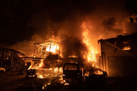 إصابة نحو 20 شخصًا في هجمات ليلية على أوكرانيا