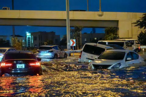 Flash floods hit Gulf countries, kill five in Oman