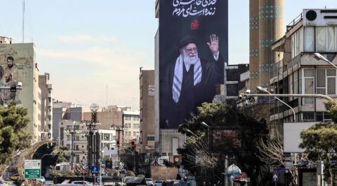 باللغة الفارسية.. الجيش الإسرائيلي يتوعد 