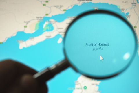 النفط يرتفع مع تصاعد التوترات في مضيق هرمز