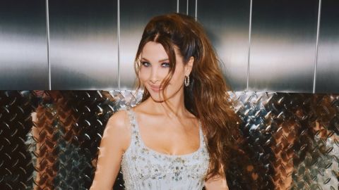 نانسي عجرم تتألق بإطلالة براقة من توقيع ألين صباغ في قبرص
