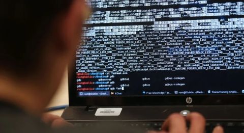 تلاعب وتعطيل وخسائر مالية.. أميركا ترصد هجمة إيرانية إلكترونية