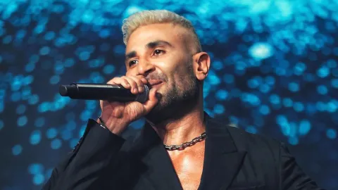 أحمد سعد يكشف عن أول أغنيات ألبومه الحزين.. وتامر عاشور يمازحه
