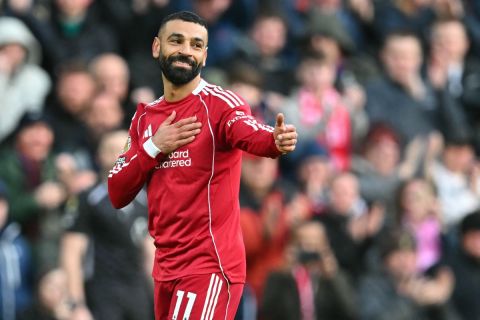 أسطورة ريال مدريد يدعم التعاقد مع محمد صلاح: لاعب استثنائي