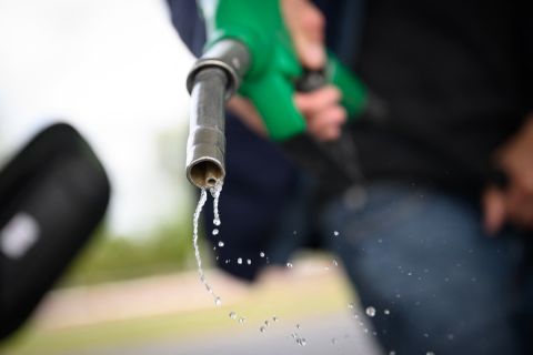 Oil prices up 3% after renewed clashes between the US, Iran