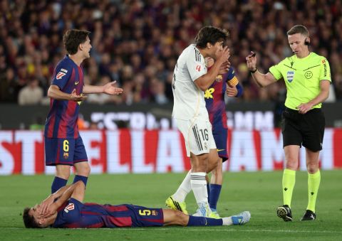 قناة ريال مدريد تفتح النار على التحكيم وتصف الليغا بـ