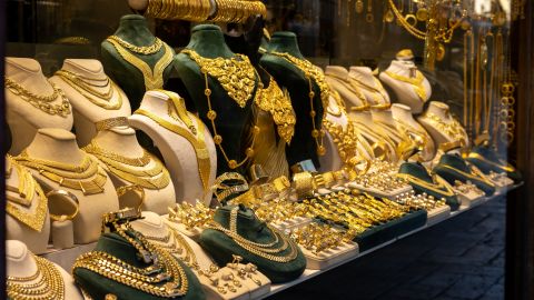 الذهب يتماسك فوق 4460 دولاراً وسط توتر ومخاوف التضخم 