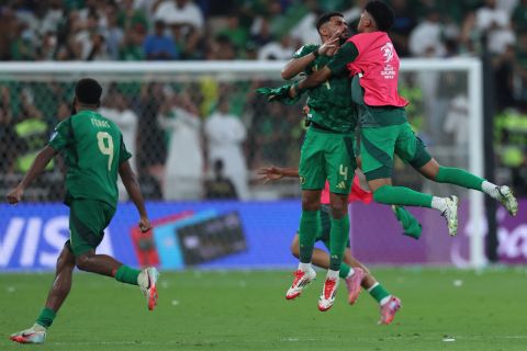 دونيس يضع قوانينه مع منتخب السعودية خلال كأس العالم