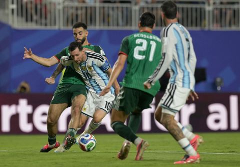 ميسي يتربع على عرش المونديال مع الأرجنتين بعد ثلاثية أمام الجزائر