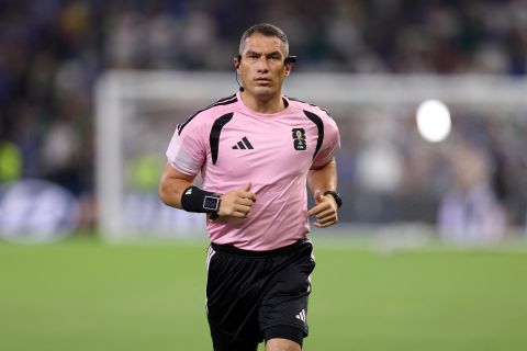 من هو حكم مباراة الأردن والأرجنتين في كأس العالم 2026؟