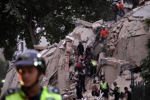 Venezuela's powerful earthquakes kill at least 32, injure 700