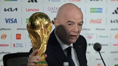 Reporter confronts FIFA’s Infantino on the state of the World Cup 2026